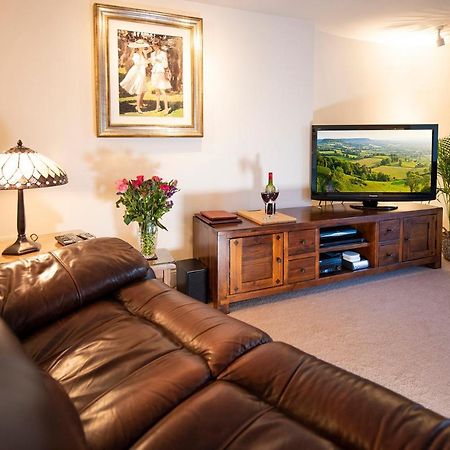 Oberon River View Apartment Bourton-on-the-Water Esterno foto