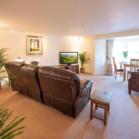 Oberon River View Apartment Bourton-on-the-Water Esterno foto